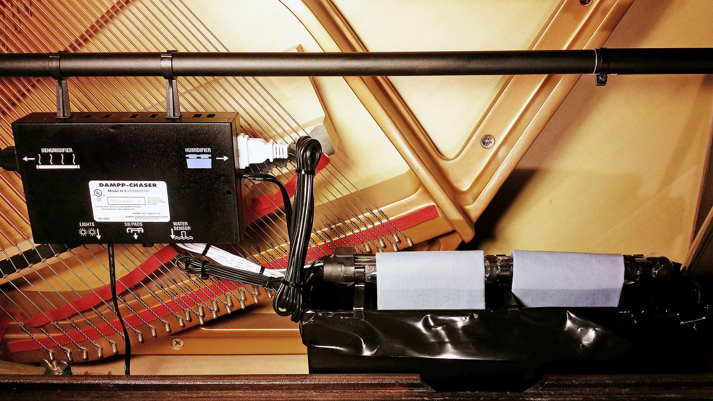 Dampp-Chaser-Piano-Lifesaver-Upright-Close-Up